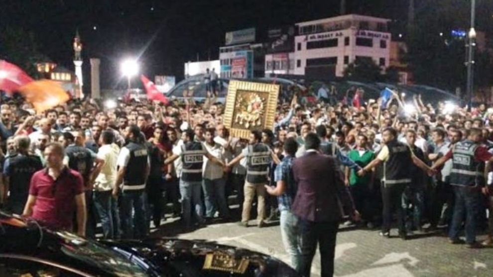 TBMM'yi bombalayan hainlerle, Osman Gazi'nin türbesini tekmeleyen Yunanlılar arasında fark yoktur