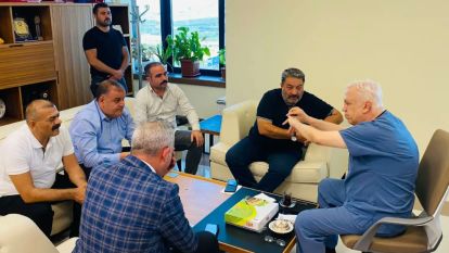 Fendoğlu, "Deprem de şehri ve ameliyathanesini terk etmeyen Sezai hoca ve ekibini tebrik ediyoruz”