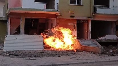 Malatya'da ağır hasarlı binada doğalgaz yangını çıktı