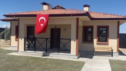 Malatya'da deprem sonrası ilk köy evleri teslim edildi 