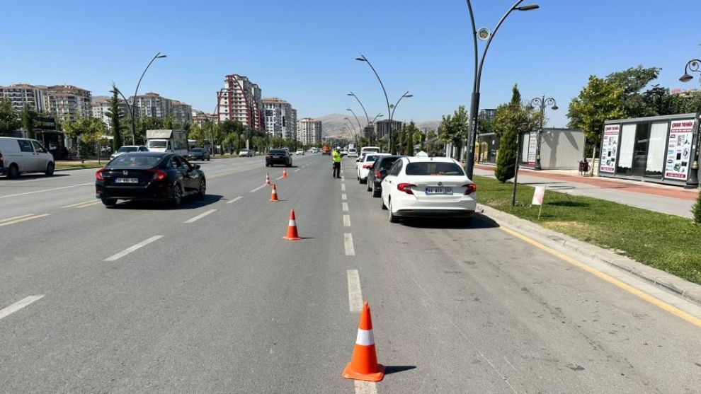 Malatya'da 1 haftada 20 bin araç kontrol edildi, aşırı hız yapan 1.900 sürücüye ceza kesildi