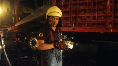 1 TIR dolusu tavuk yanmaktan kurtarıldı 