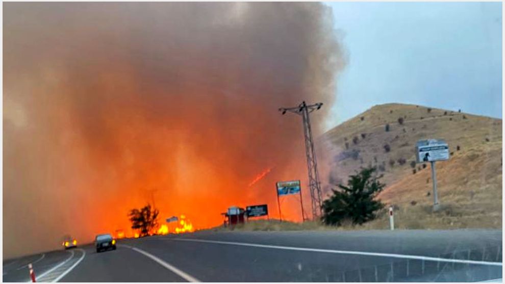 Akçadağ'da büyüyen yangın