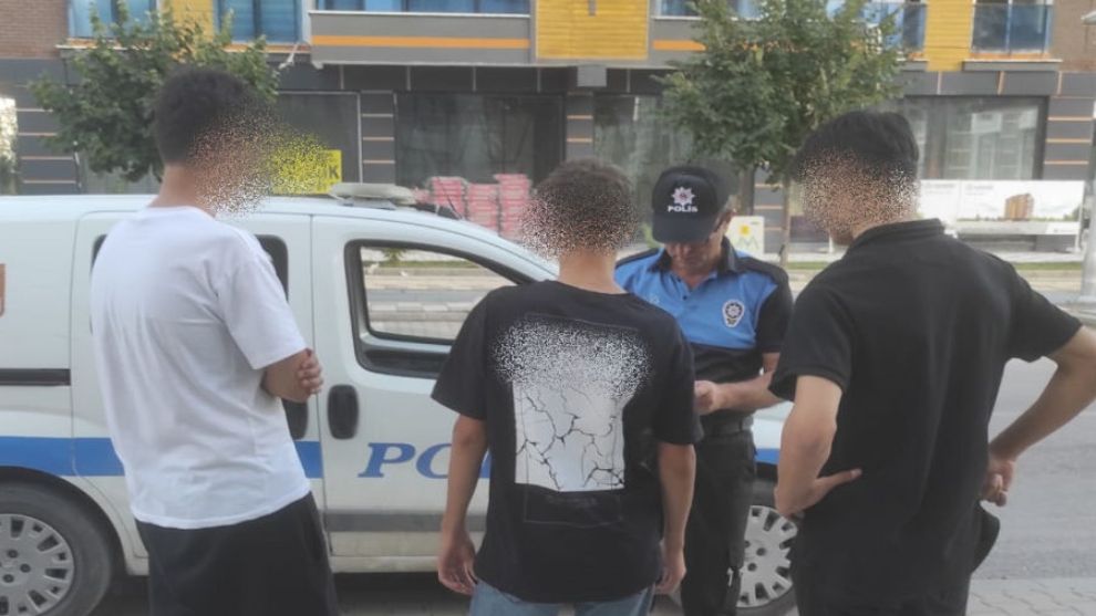 Malatya'da polis 122 okulun çevresini denetledi