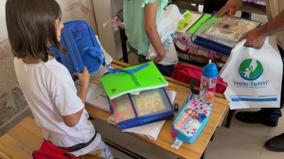 Avrupalı gurbetçilerden öğrencilere kırtasiye yardımı