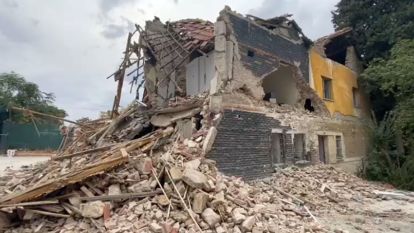 Malatya'da 2 katlı bina çöktü 