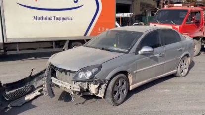 Otomobilin çarptığı motosikletteki 2 polis yaralandı 