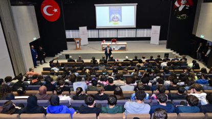 Vali Yazıcı, Tecrübelerini Liselilerle Paylaştı 