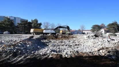 Gürkan, TCDD binalarının yıkılmasını fırsata çevirerek yolu genişletti 