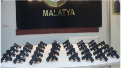 Silah tüccarları operasyonunda 38 tabanca ele geçirildi 