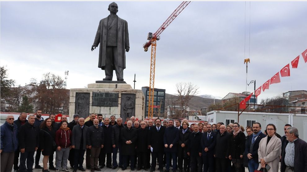 CHP'den İnönü Anıtına Çelenk