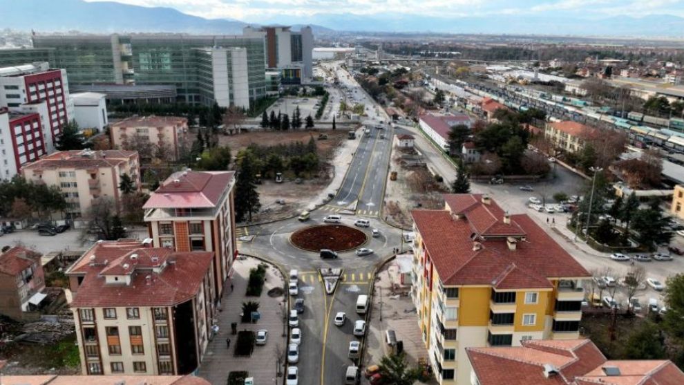 TCDD'nin üzerinden yol geçti, trafik rahatladı