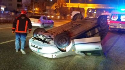 3 araç çarpıştı, birisi ters döndü.. 1 yaralı 