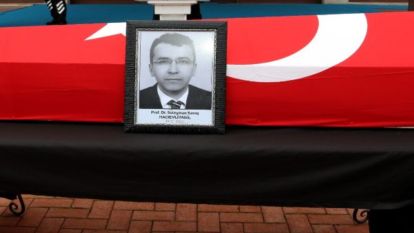 Kazada ölen Prof. Dr. Hacıevliyagil için üniversitede tören.. "Derviş bir insandı"