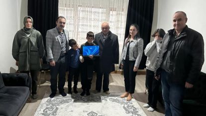 Pütürge'de Yetim Çocuklara Bilgisayar Hediye Ediliyor 