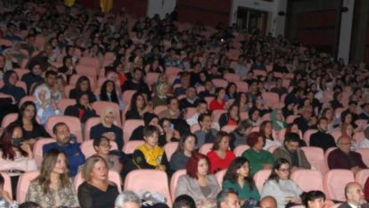 Salonda Boş Yer Kalmadı 