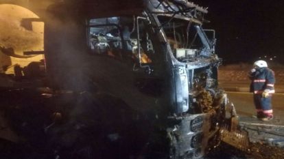 Tır alev alev yandı