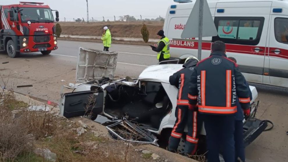 Otomobil takla attı, yaralıyı itfaiye ekibi çıkartabildi