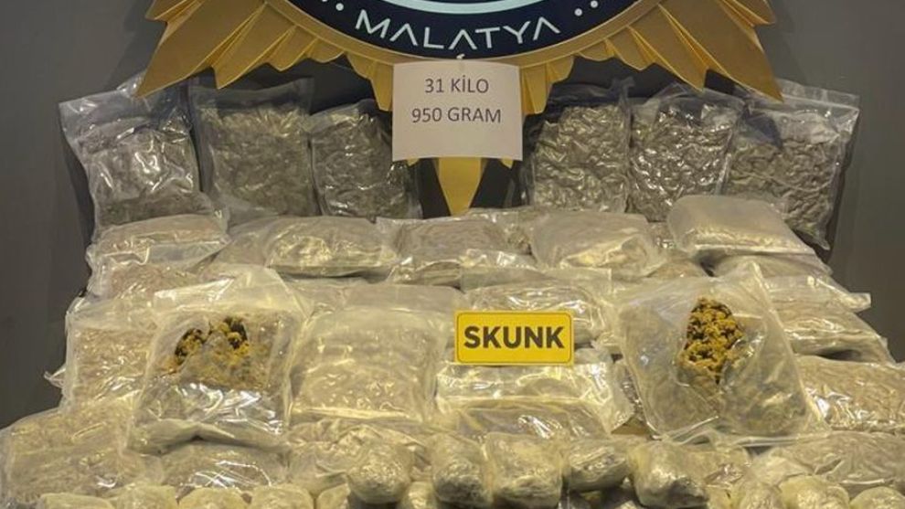 Polisten 2 araca operasyon.. 31 kilo uyuşturucu, 4 tutuklama