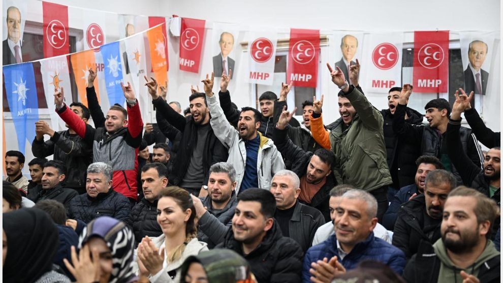 MHP Toplantısına Banazılılardan Yoğun İlgi