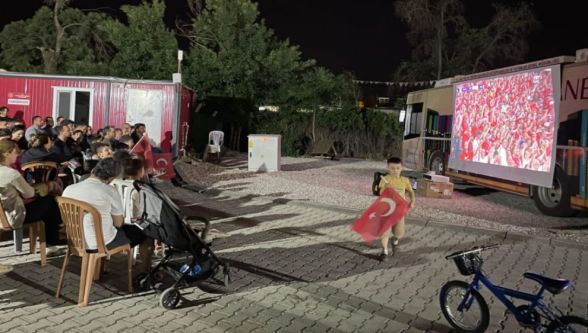 Milli Galibiyet Malatya'daki Konteyner Kentinde Coşkuyla Kutlandı