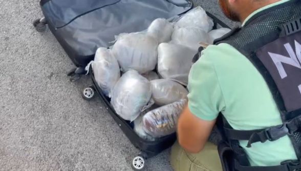 Otobüs Yolcusu Narkotik Köpeğini Geçemedi 