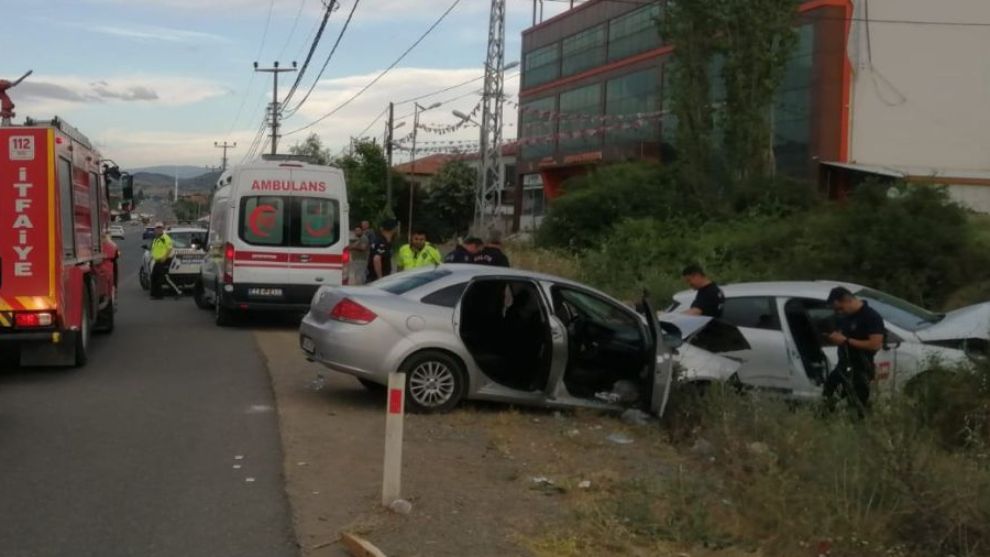 Kazada yaralanan sürücü kurtarılamadı