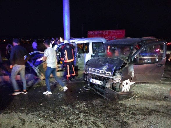 Malatya Havaalanı yolunda kaza, ölü ve yaralılar var