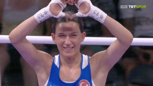 Hatice Akbaş madalyaya koşuyor 