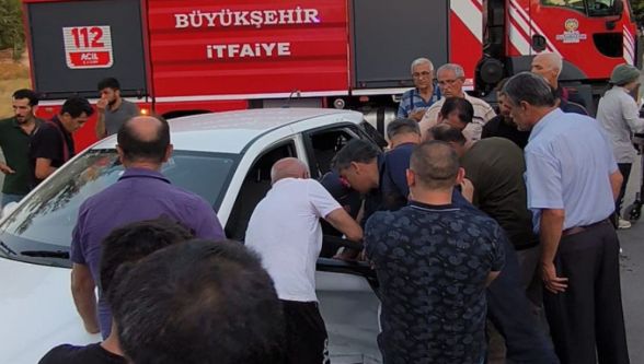 İki Otomobilin Çarpıştığı Kazada 5 Kişi Yaralandı 