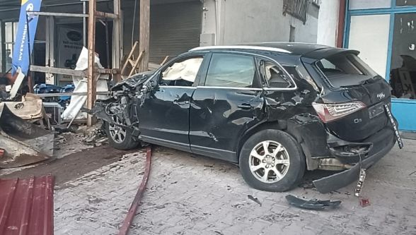 U Dönüşü Yapan Araç 4 Kişiye Hastanelik Yaptı 