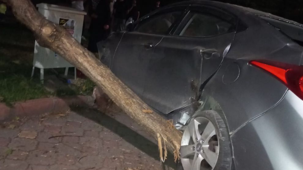 CHP İl Başkanı  Yıldız'ın otomobiline İtfaiye Aracı Çarptı