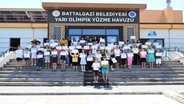 Battalgazi Belediyesi'nin "Yüzme Bilmeyen Kalmasın" Projesinde 30 Lisanslı Sporcu Çıktı 