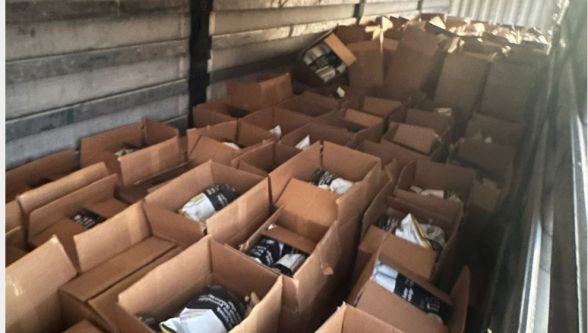 Bir Tır Dolusu Kaçak Tütün Ele Geçirildi 