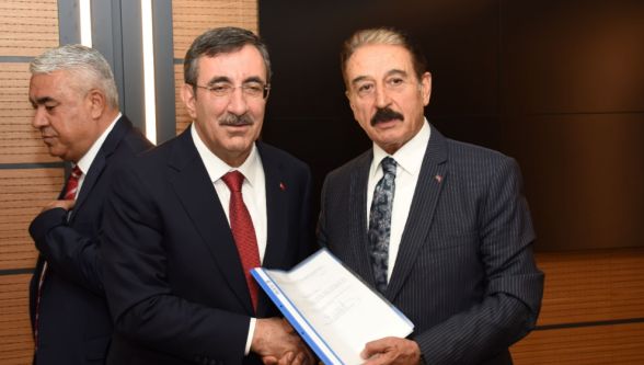 Keskin, Esnafın Talep Dosyasını Cumhurbaşkanı Yardımcısı Yılmaz'a Sundu 