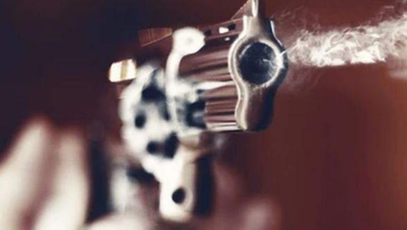 Otomobilden sıkıp kaçtılar 