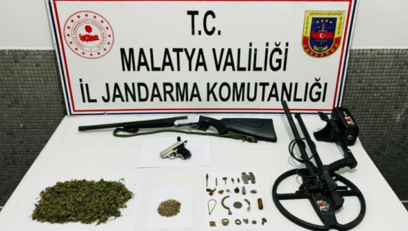 Jandarma Darende'de uyuşturucu ve tarihi eser operasyonu yaptı 