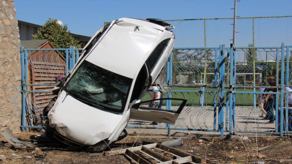 Malatya'da Otomobil köprüden Uçtu: 2 Yaralı