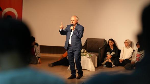 "Düşüncelerinizi cesurca kullanmalısınız"