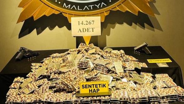 Narkotik 3 şüpheliyi 14 bin uyuşturucu hap ile yakaladı 