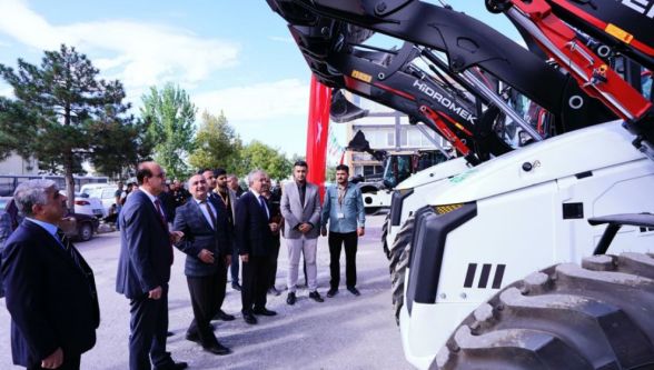 Yeşilyurt Belediyesinin filosuna 15 yeni iş aracı eklendi 