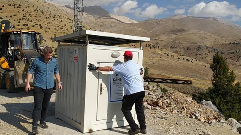 Malatya'ya Deprem İstasyonu Kurarken Depreme Yakalandılar