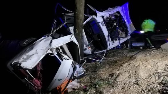 Darende'de Feci Kaza: Otomobil Direğe Çarptı, 1 Ölü 2 Yaralı