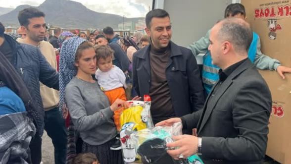 Gülümseyen Yüzler, Umut Dolu Gözler