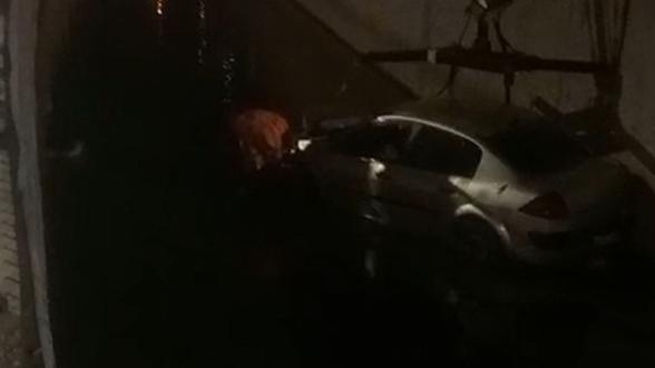 Malatya'da Çift Şeritli Caddeye Sığmayan Otomobil Sulama Kanalına Uçtu 