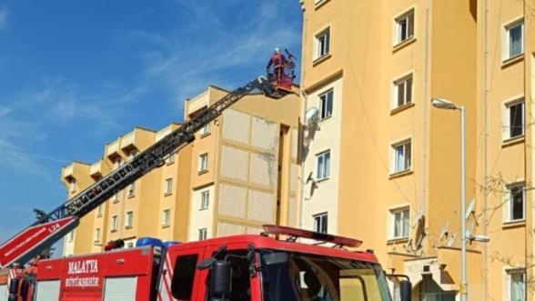 Malatya'da Ev Yangını! İtfaiye Müdahale Etti, 3 Kişi Kurtarıldı