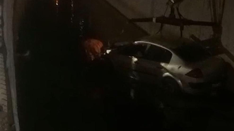 Malatya'da Çift Şeritli Caddeye Sığmayan Otomobil Sulama Kanalına Uçtu