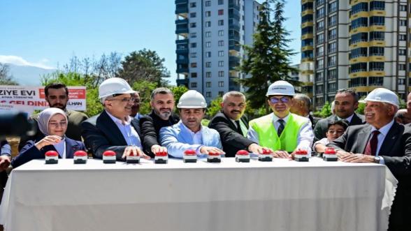 Başkan Geçit Sözünü Tuttu, Taziye Evinde İlk Harç!