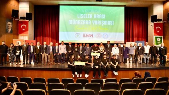 Münazara Şöleni! Yeşilyurt'ta Liseler Arası Final Heyecanı