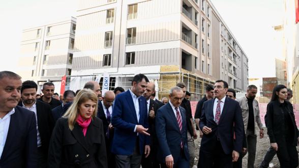  Özel'e, "O Gözlerindeki Bantı Çıkarsın" Dedi